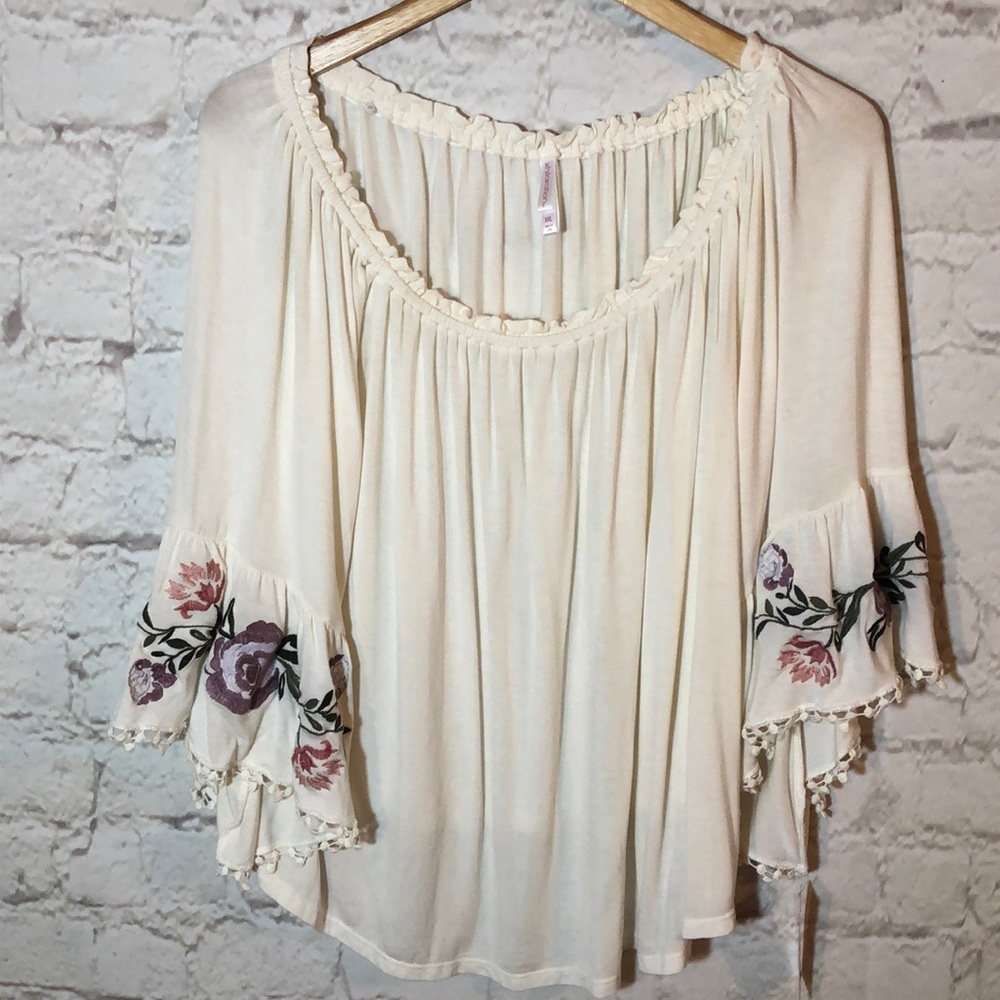 NWT XHILARATION OFF SHOULDER 3/4 SLEEVE TOP